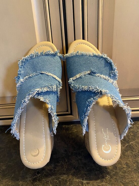 Comfort Shoes - Comfort Brand Sandals made out of jean material, size 9 (K)